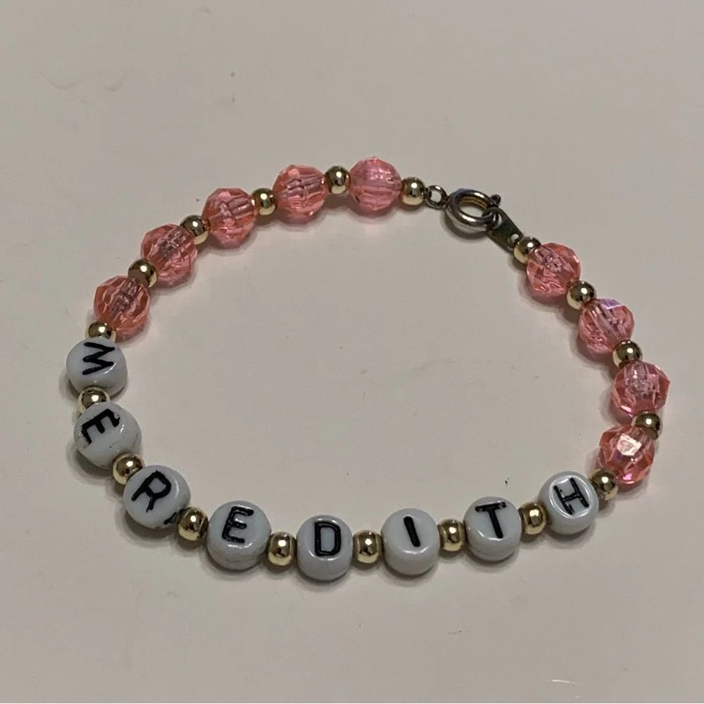 VINTAGE Personalized Beaded Name Bracelet “MEREDITH” PINK GEMSTONES GOLD BEADS